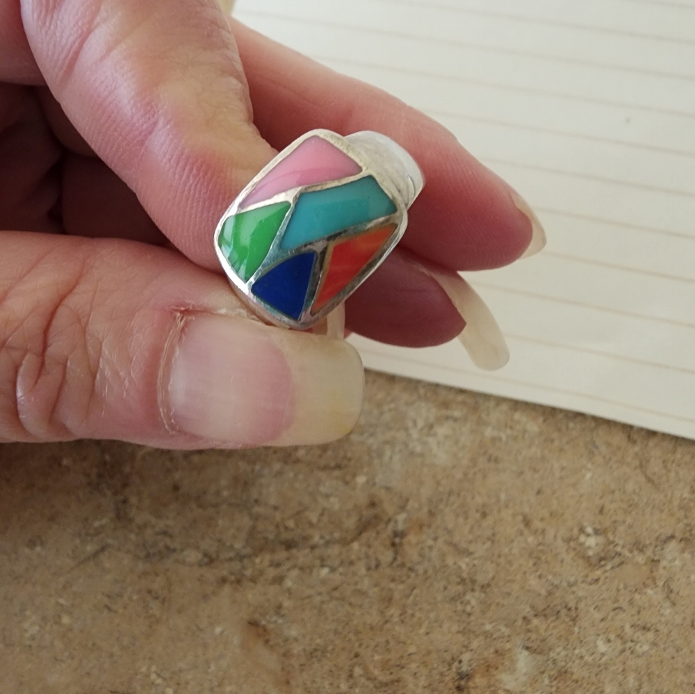 Vintage Women’s Sterling Silver ring with multi color stone inlay. Size 9